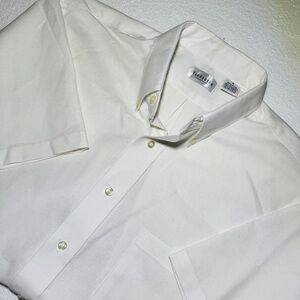 Van Heusen Ivory White Short-Sleeve Oxford Woven Button-Down Shirt. Medium